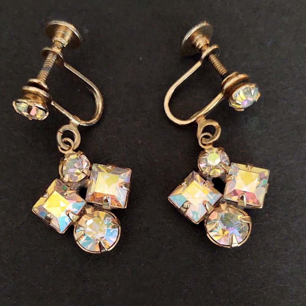 Vintage screw back iridescent rhinestone earrings - Picture 8 of 13